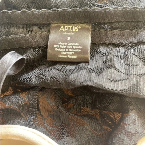 Women’s Apt 9 black lace lingerie slip - Picture 2 of 2